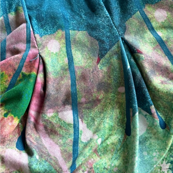 🌸 Floral Flowy Tunic with Pleating 🌸 - Picture 3 of 12